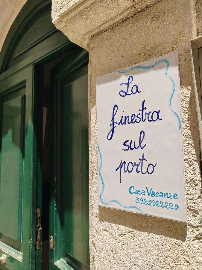 Апартаменти La Finestra Sul Porto Трані Екстер'єр фото